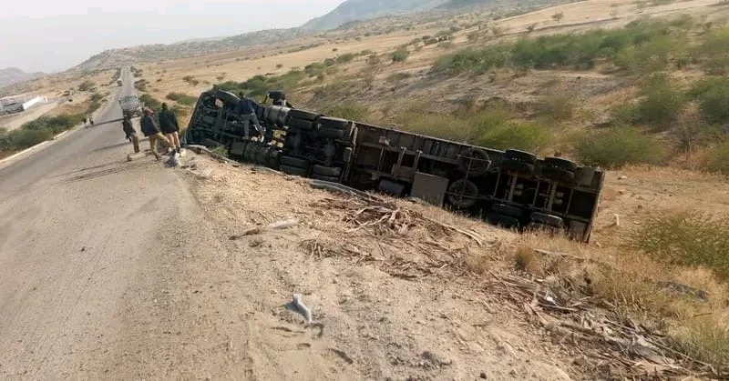 Presumível sono ao volante provoca capotamento de um veículo pesado em Benguela