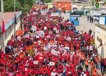 Militantes do MPLA na Samba marcham em apoio à liderança de João Lourenço