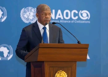 João Lourenço felicita Carlos Vila Nova pela reeleição em São Tomé e Príncipe