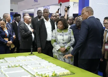 Vice-Presidente da República visita stands da FILDA 2026