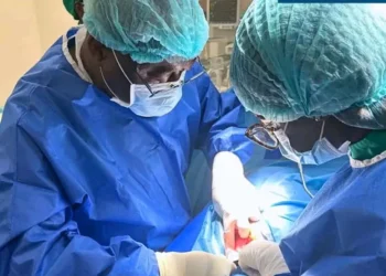 Médicos angolanos realizam com sucesso cesariana a uma paciente com prótese valvular mecânica