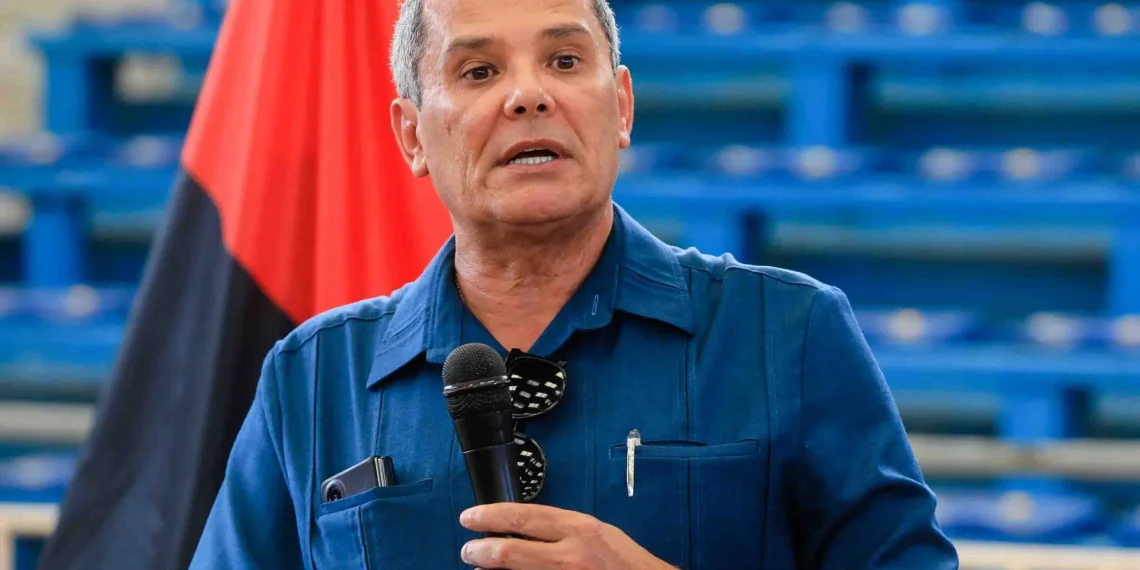 Ministro Rui Falcão felicita Petro de Luanda pela conquista da Taça dos Vencedores em andebol