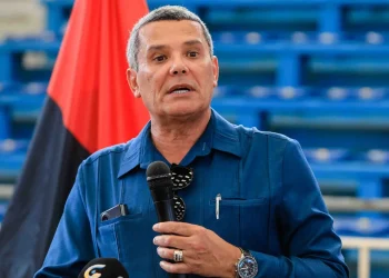 Ministro Rui Falcão felicita Petro de Luanda pela conquista da Taça dos Vencedores em andebol