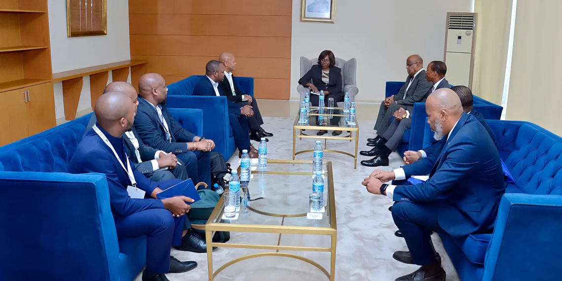 Angola partilha experiência na formação de profissionais de saúde com Moçambique