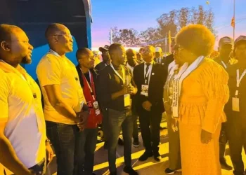 Governadora visita stand da Rádio Mais/Huambo na Expo-Bié