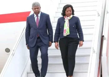 Presidente da República regressa ao país após visita privada ao Brasil