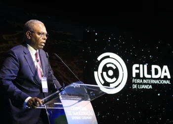 Ministro da Indústria e Comércio defende aposta na inovação para fortalecer a produção nacional