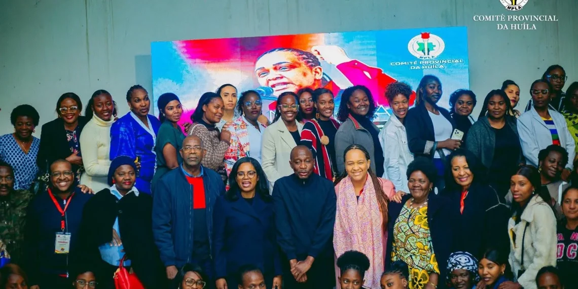 Jovens huilanos apresentam preocupações à vice-presidente do MPLA