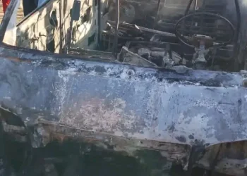 Bebé de três meses encontrado morto no interior de um táxi incendiado no Lubango