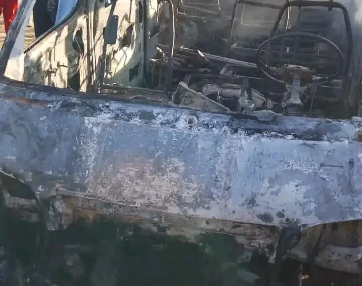 Bebé de três meses encontrado morto no interior de um táxi incendiado no Lubango