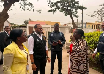 Marcy Lopes inspecciona serviços de identificação civil em Luanda