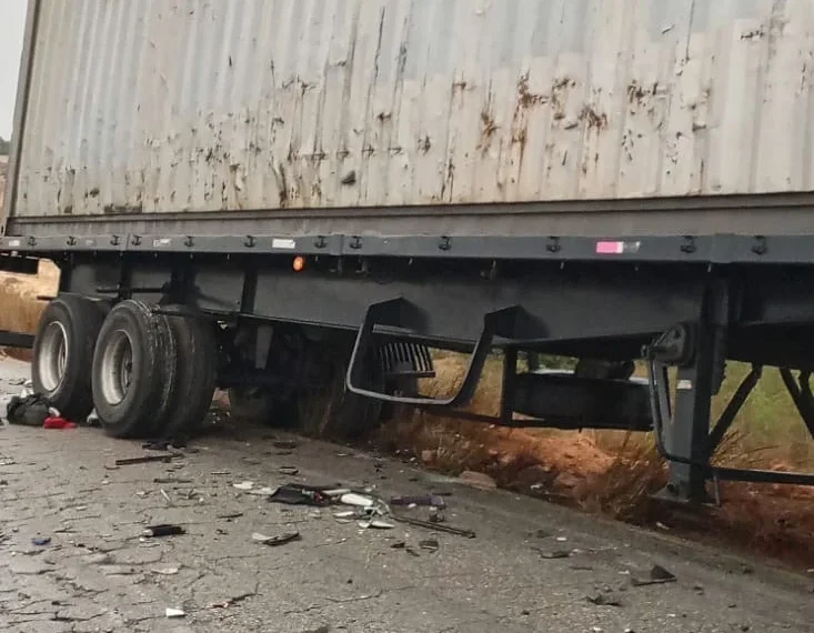 Colisão entre camião e Hiace mata seis pessoas nos Ramiros