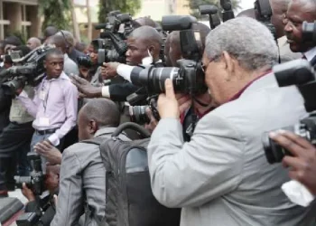 O fotojornalista no Ordenamento Jurídico Angolano: estatuto do repórter de imagem e a narrativa visual como práxis jornalística