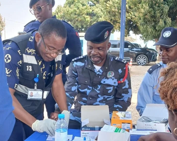 Polícia Nacional reforça prevenção com testes de VIH e vacinação contra hepatite B