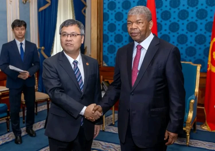 Presidente da República recebe cumprimentos de despedida do embaixador do Vietname