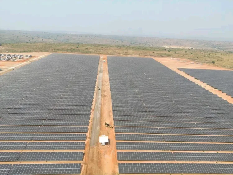 Parques solares do Cafunfo e Cuango superam 90% de execução física