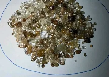 SIC apreende mais de 700 pedras de diamantes na Lunda-Norte