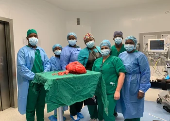 Hospital Heróis de Kifangondo remove com sucesso mioma uterino de 12 kg