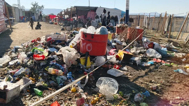 Feirantes denunciam falta de saneamento básico nas festas da Nossa Senhora do Monte
