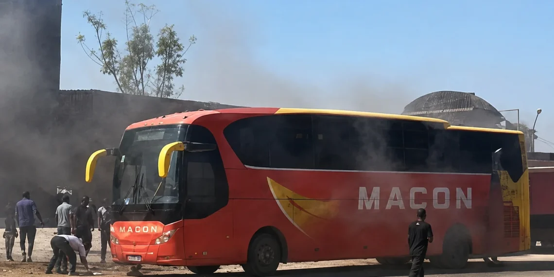 Fumaça em autocarro da Macon coloca passageiros em pânico no Lubango