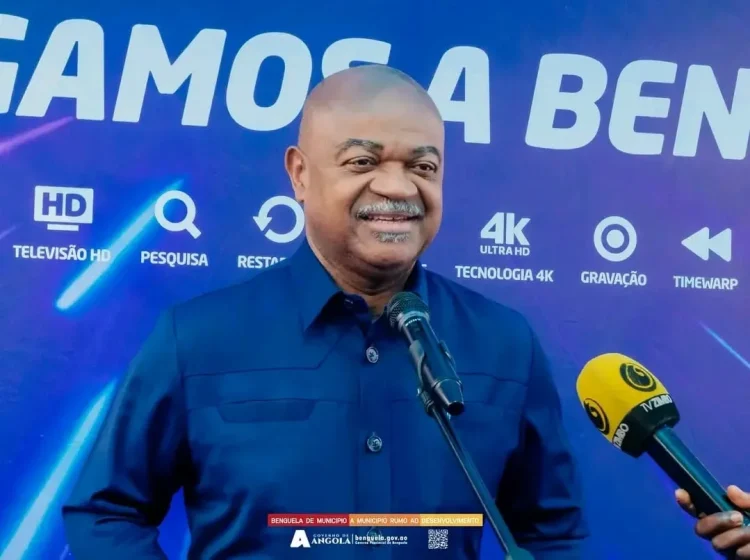Ministro das Telecomunicações Tecnologia de Informação e Comunicação Social Mário de Oliveira