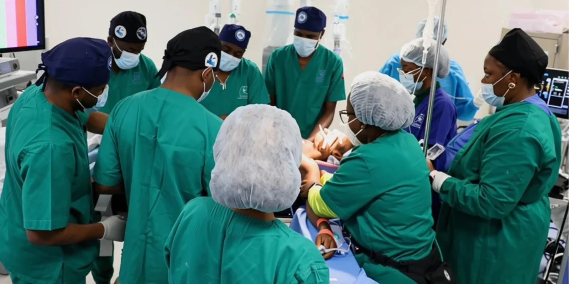 Angola realiza primeira cirurgia robótica para remoção total de rim a um paciente de 50 anos