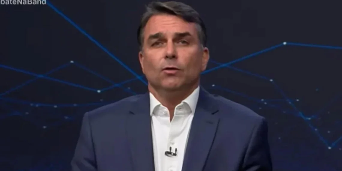 Flávio Bolsonaro anuncia recurso para anular eleições no Brasil