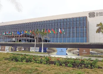 Último dia da Bienal de Luanda debate gestão da água e alterações climáticas