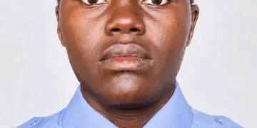 Agente da Polícia morre atropelada enquanto ajudava alunos a atravessar a estrada no Lubango