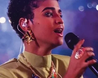 Arya leva sucessos intemporais de Sara Tavares, Lokua Kanza e Rui Mingas no MAAN