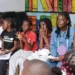 Clube de leitura aborda doença vitiligo com crianças e adolescentes