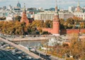 Rússia está pronta para retomar negociações trilaterais sobre questão ucraniana em Novembro, diz Kremlin
