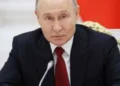Putin oferece ajuda a Washington para resolver conflito com Irão