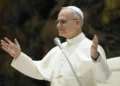 Papa Leão XIV recebe alta hospitalar após cinco dias de internamento