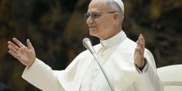 Papa Leão XIV recebe alta hospitalar após cinco dias de internamento