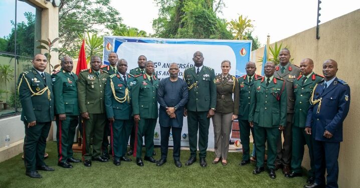 Angola e Botswana reforçam cooperação militar nos 35 anos das FAA