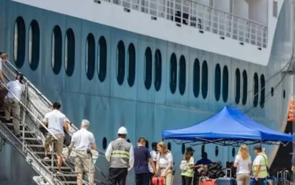 Navio cruzeiro “SH Diana” chega a Luanda com mias de 100 turistas