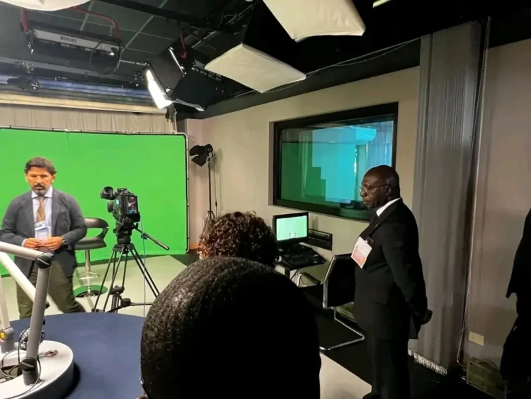 Téte António visita centro da Rádio e Televisão de Angola em Roma