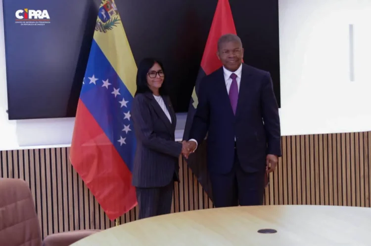 João Lourenço aborda cooperação com Presidente interina da Venezuela