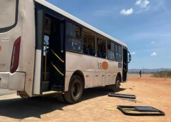 Falso alarme de incêndio em autocarro provoca feridos e danos materiais no Lubango