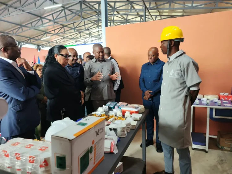 Jovens dos Ramiros vêem no novo Pavilhão de Artes e Ofícios uma oportunidade de mudança de vida