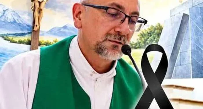 Padre morre durante missa após ser atingido por uma cruz que caiu da parede