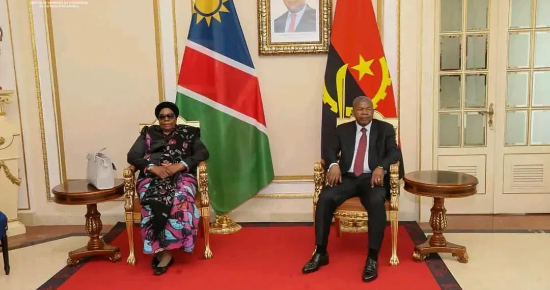 João Lourenço reúne-se com homóloga namibiana no Palácio Presidencial