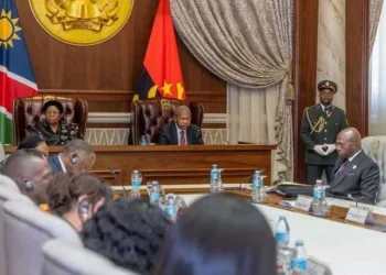 Angola e Namíbia reforçam parceria com assinatura de oito acordos em Luanda