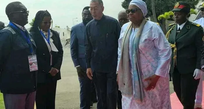Presidente da Namíbia visita Refinaria de Luanda