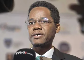 Intervenientes do Summit Normas & Banca + defendem inclusão bancária em Angola
