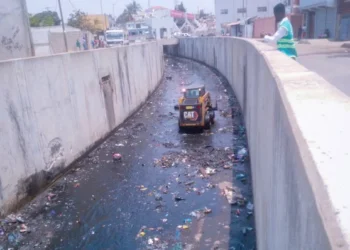 Administração da Samba reforça limpeza das Valas 5 e 6 para prevenir inundações
