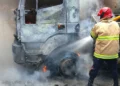 Curto-circuito provoca incêndio em camião da ELISAL no Futungo