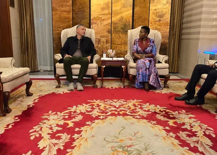 Angola e China procuram aprofundar cooperação nos sectores da energia e águas