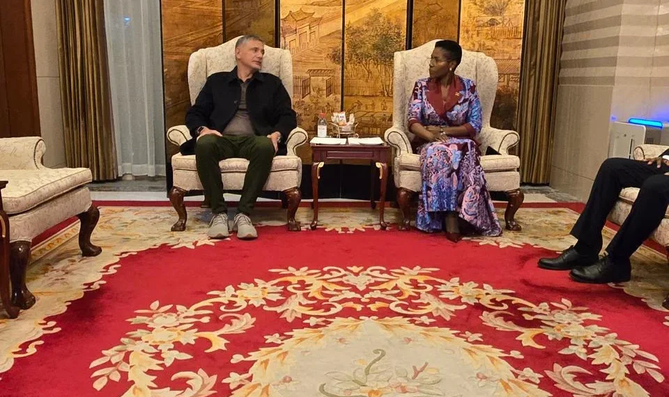 Angola e China procuram aprofundar cooperação nos sectores da energia e águas
